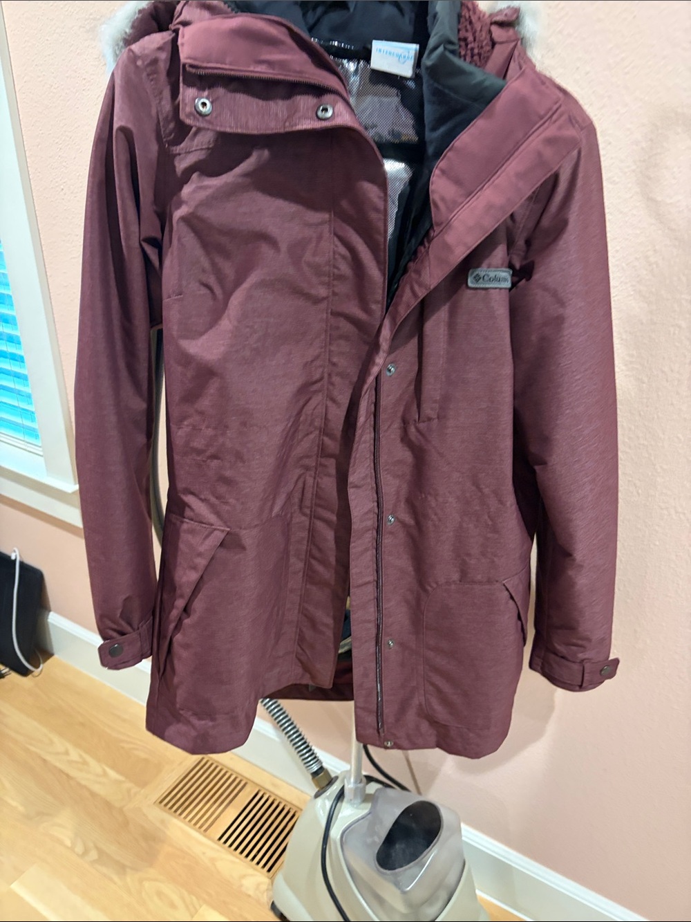 Columbia Women's Burgundy Hooded Ski Jacket